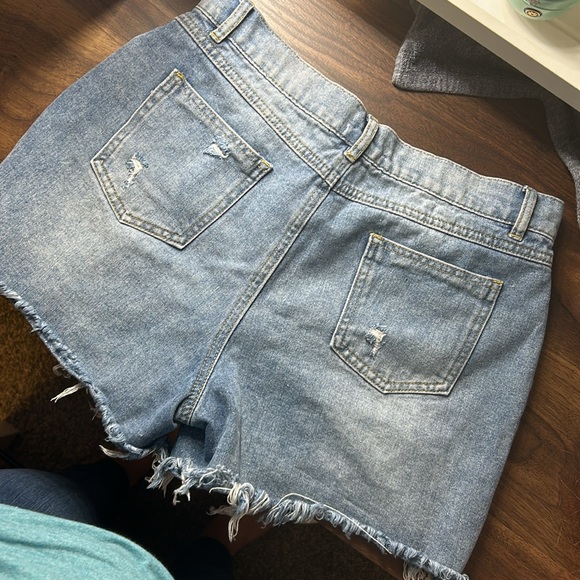 p chill Gracie pearl jean shorts - Picture 3 of 4